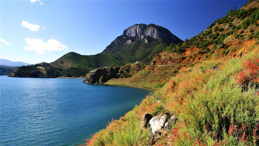 Gemu Mountain in Lugu Lake, Lijiang wallpaper