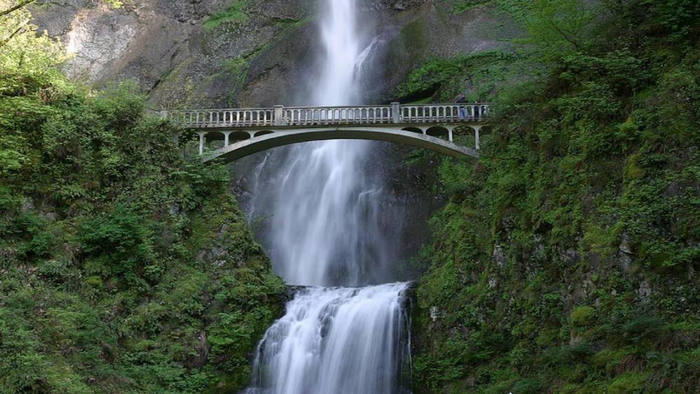 Multnomah Falls - Oregon wallpaper