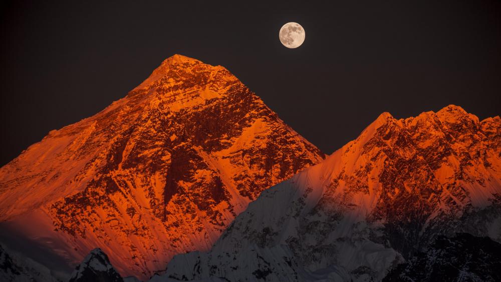 The moon on the snow-capped peaks wallpaper