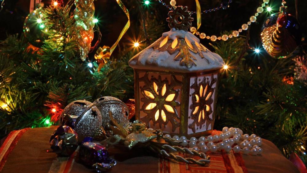 Christmas lantern and Christmas tree wallpaper