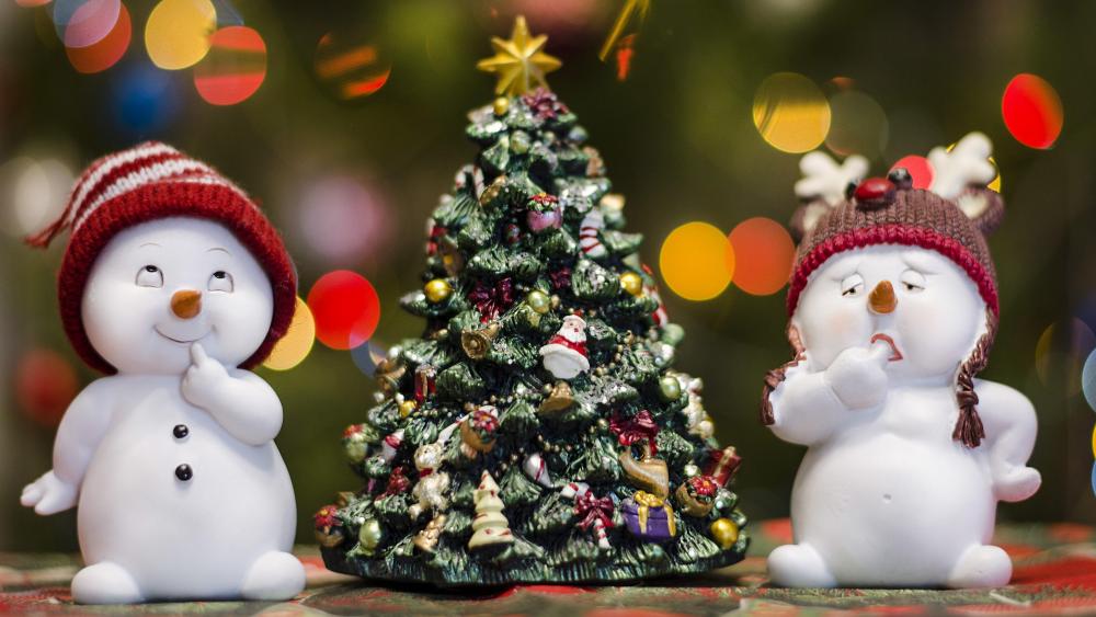 Snowmen and Christmas tree wallpaper