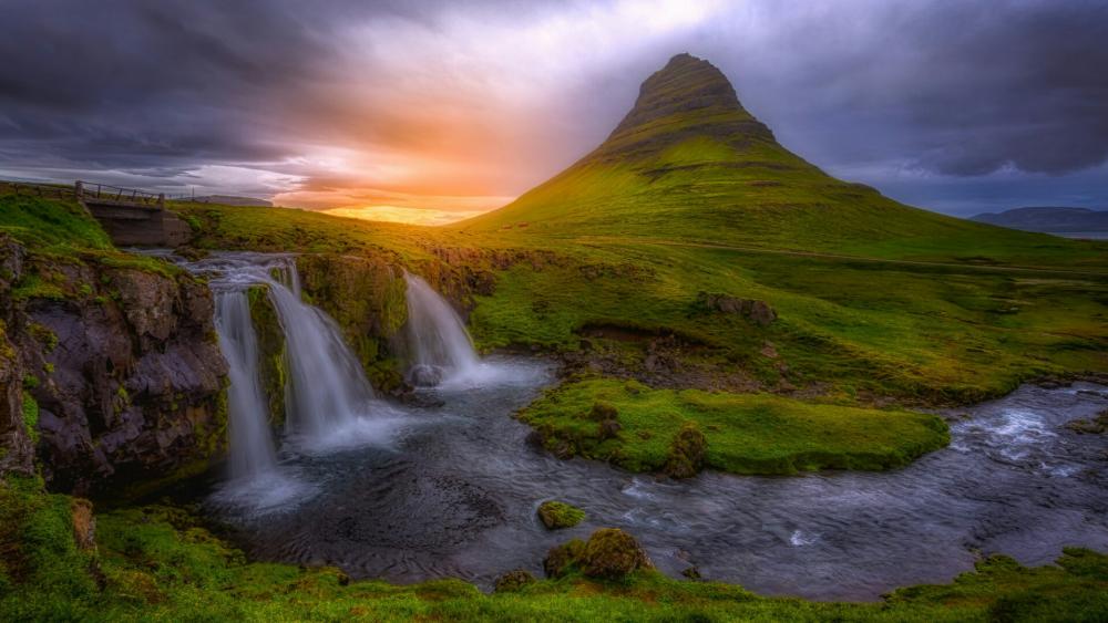 Kirkjufell waterfalls (Iceland) wallpaper