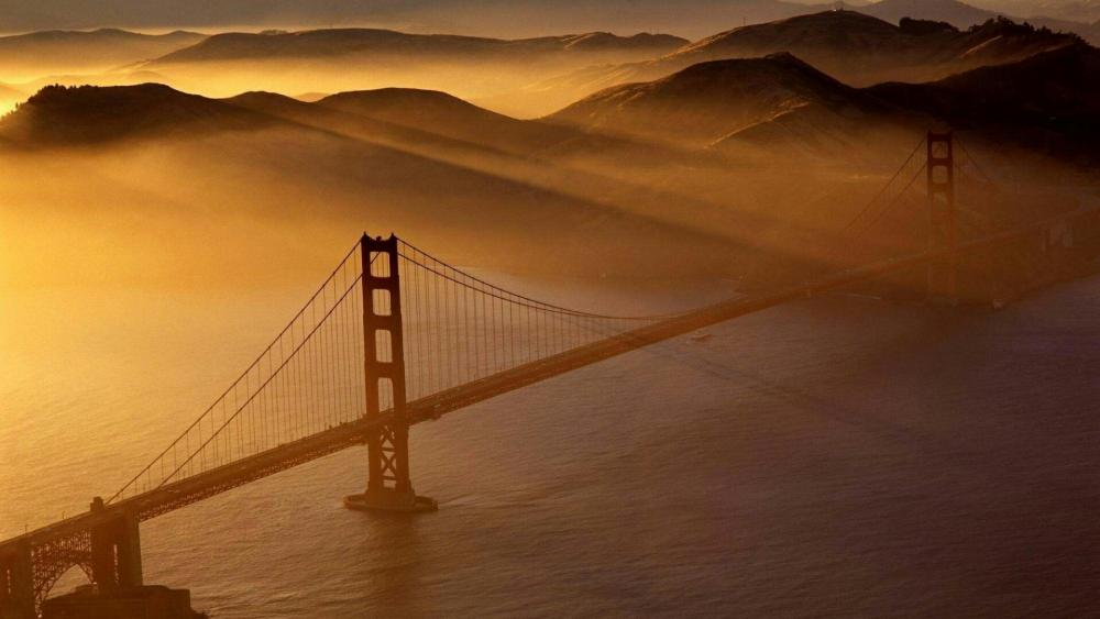 Mornning sunbeams over Golden Gate Bridge wallpaper
