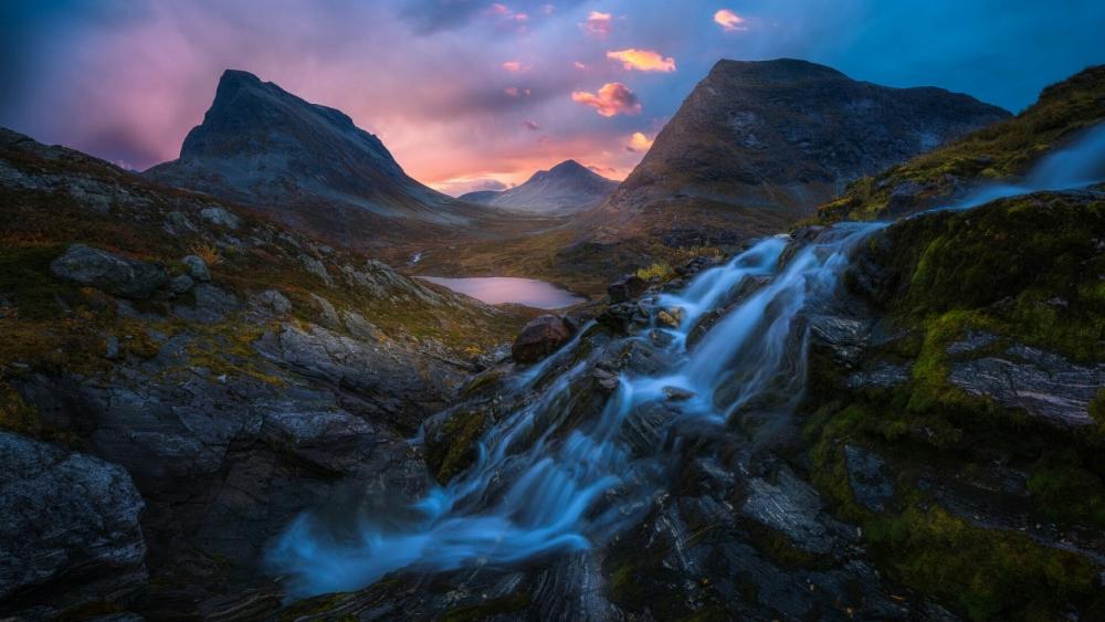 Waterfall in Vengedalen, Norway wallpaper