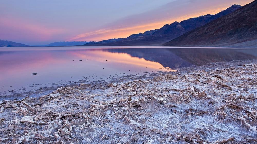 Badwater Basin (Death Valley) wallpaper