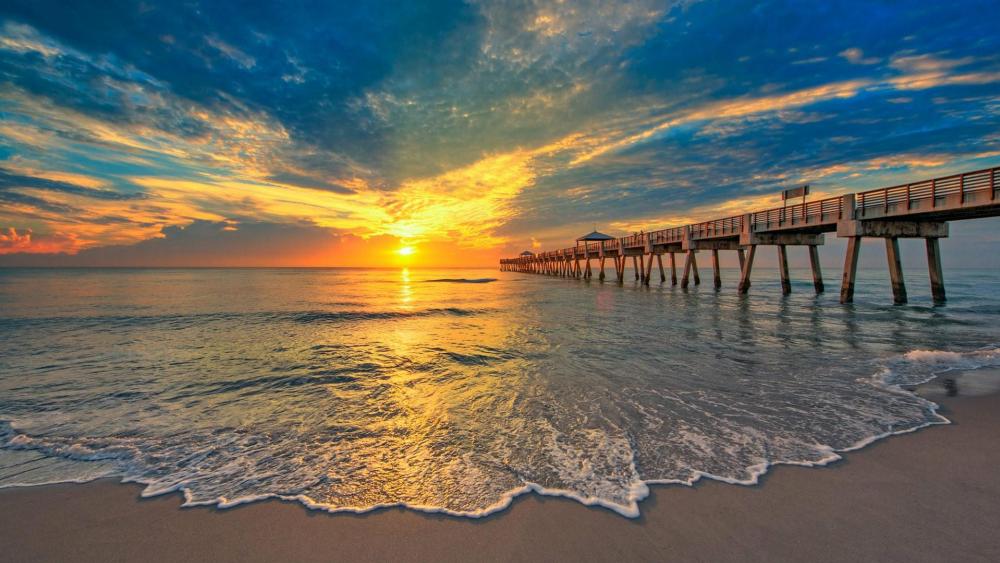 Juno Beach Pier in the morning glow, Florida wallpaper