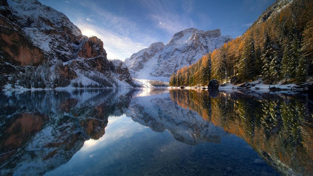 Mountains reflection on the lake wallpaper