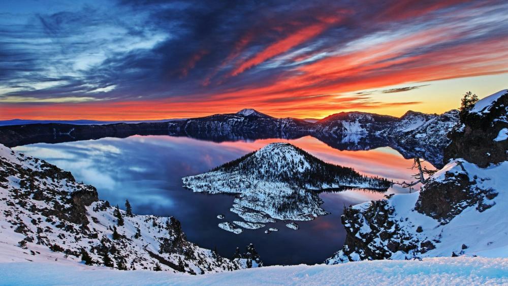 Amazing sky above Crater Lake wallpaper