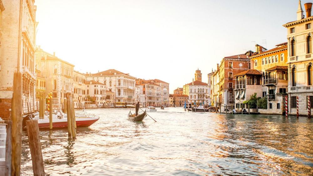 Gondola in Venice wallpaper