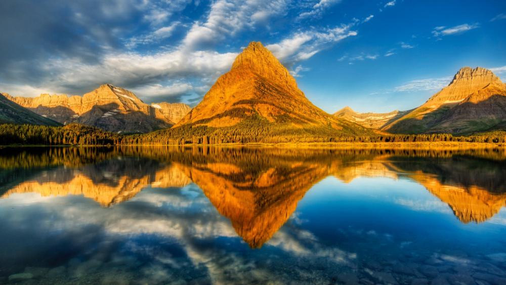 Swiftcurrent Lake Mount Grinnell reflection (Glacier National Park) wallpaper