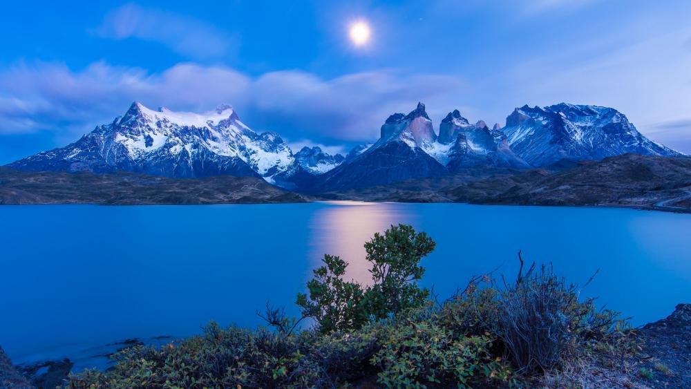 Lake Pehoé at night (Torres del Paine National Park) wallpaper