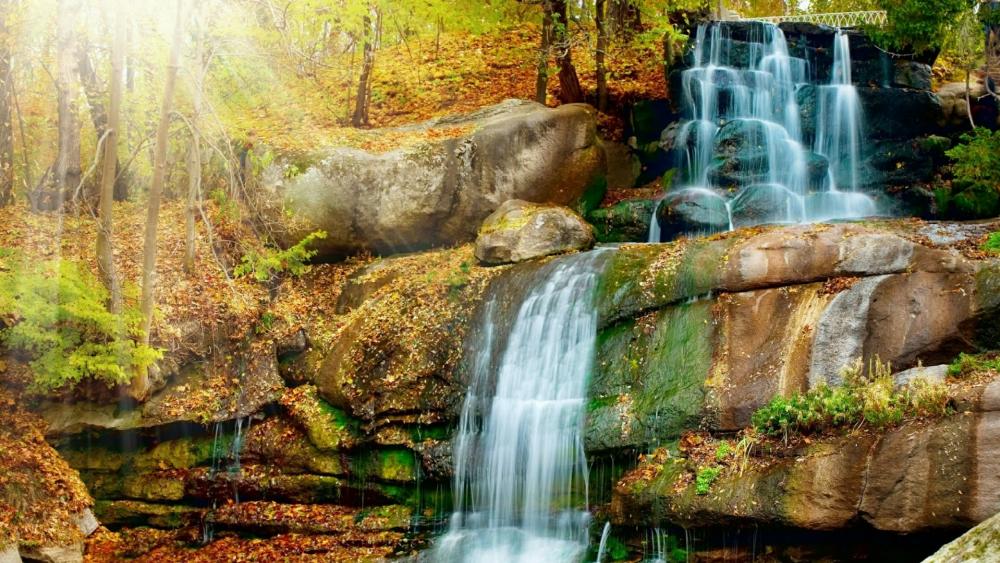 Beautiful waterfall scenery wallpaper