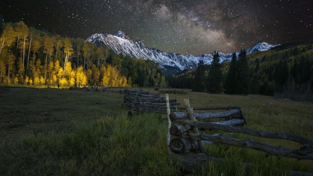 Milky Way over Mount Sneffels near Ridgway, Colorado wallpaper