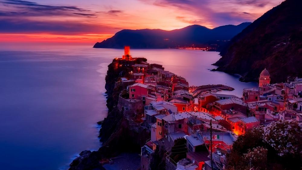 Vernazza at sunset(Cinque Terre, Italy) wallpaper