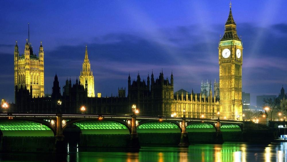 Westminster Bridge and Big Ben at night wallpaper