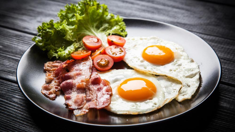 Fried egg with bacon wallpaper