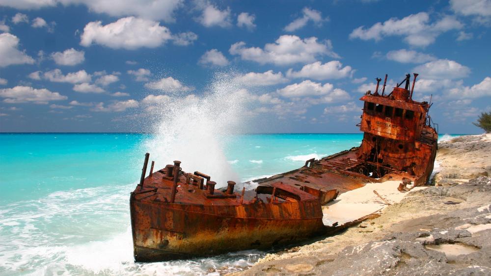 Shipwreck in the Bahamas wallpaper