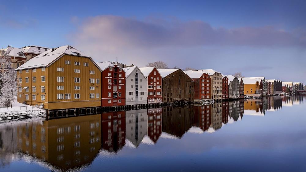 Nidelva River reflection (Trondheim, Norway) wallpaper