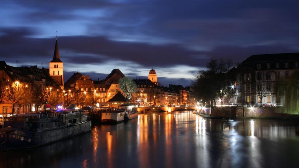 Strasbourg at night (France) wallpaper