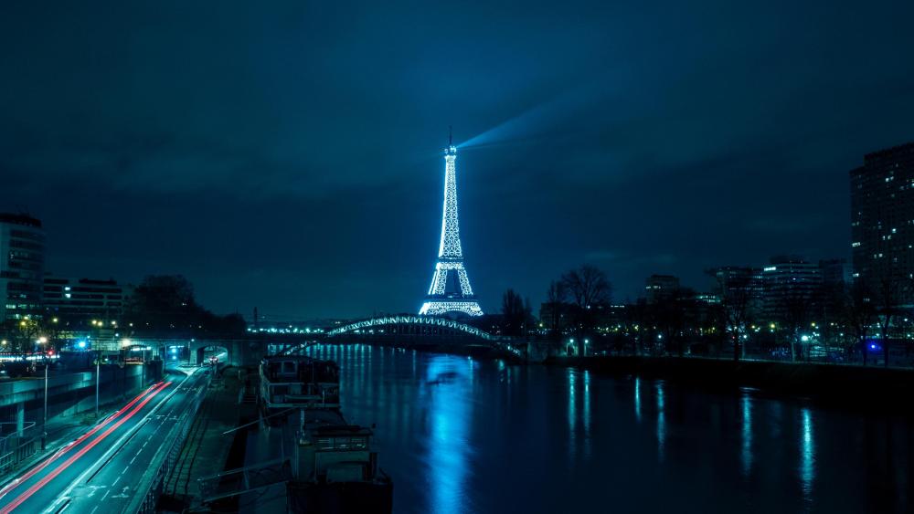 Eiffel Tower from distance wallpaper