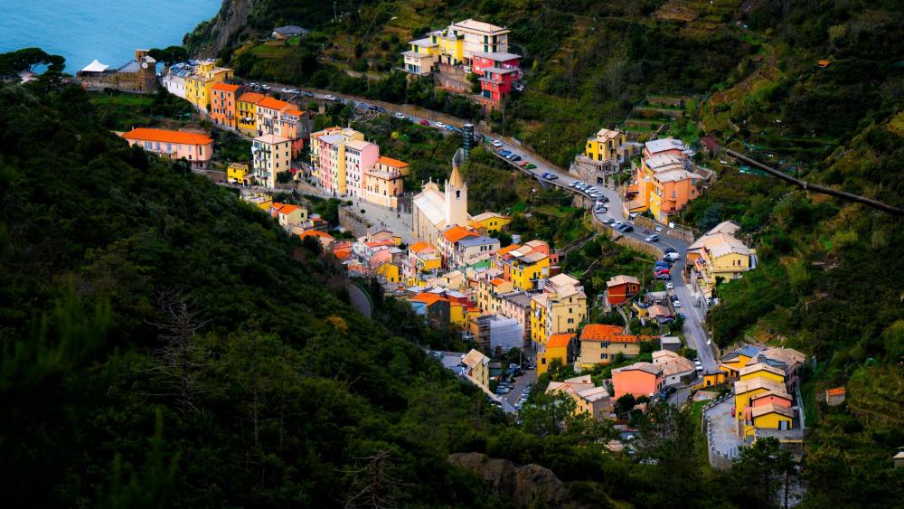 Riomaggiore - Town in the mountains wallpaper