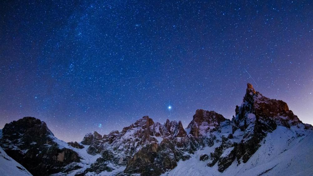 Starry sky over the mountains wallpaper