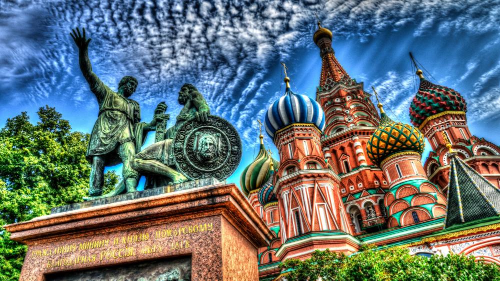 Saint Basil's Cathedral and bronze statue (Moscow) wallpaper