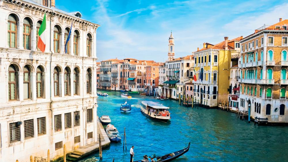 Grand Canal on a sunny day wallpaper
