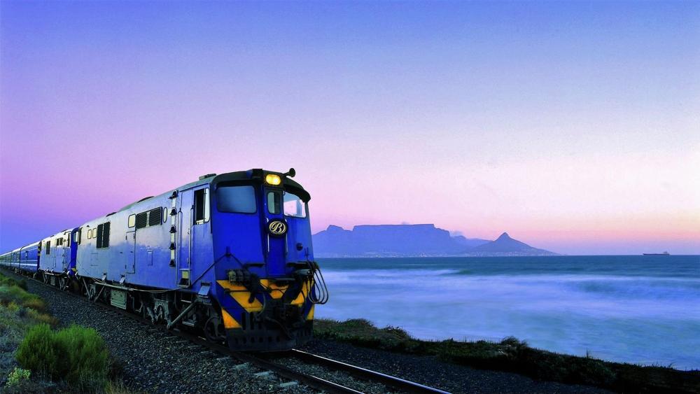Train at Table Mountain wallpaper