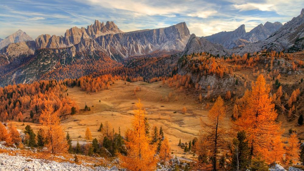 Cinque Torri autumn landscape (Dolomites) wallpaper