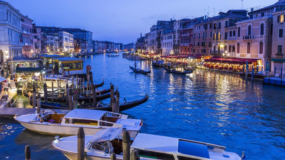 Grand Canal with gondolas wallpaper