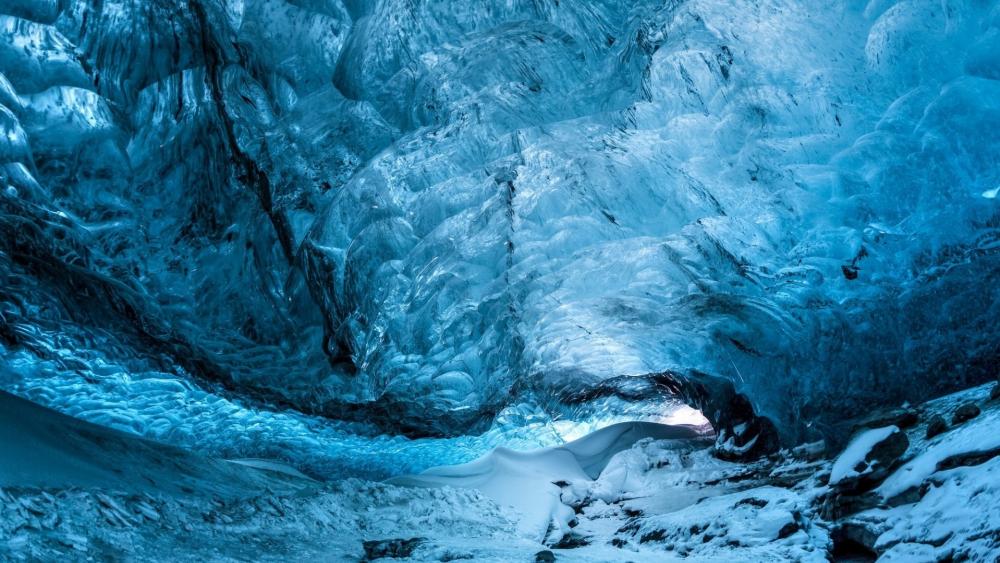 Ice cave in Mendenhall Glacier (Alaska) wallpaper