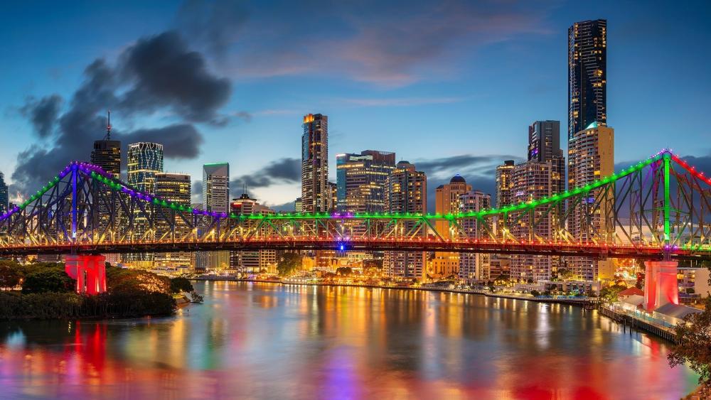 The colorful Story Bridge in Brisbane (Australia) wallpaper