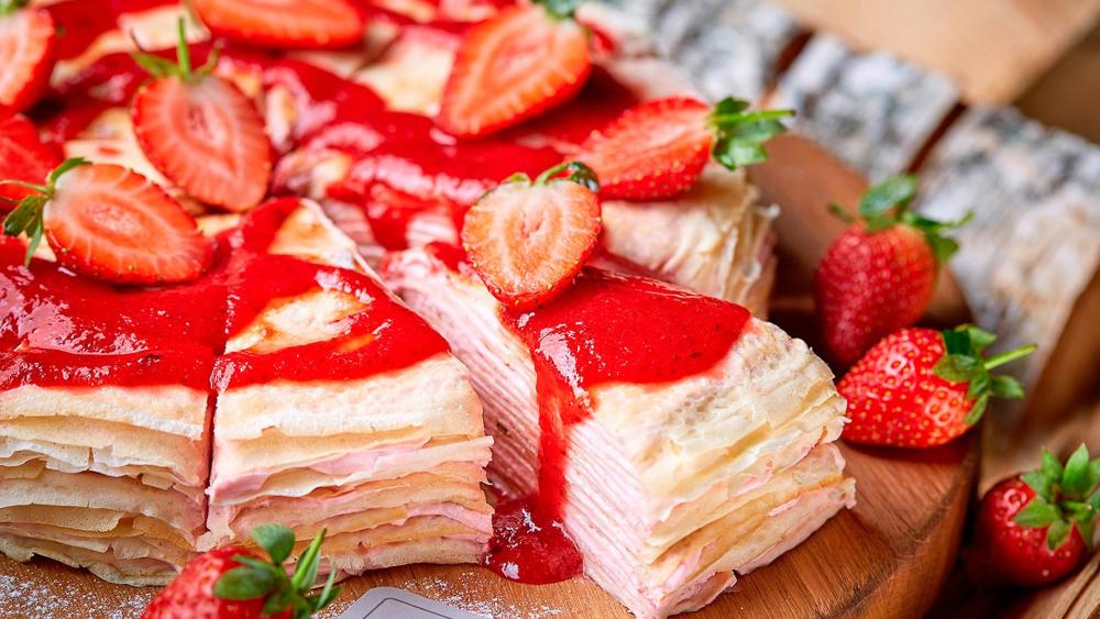 Pancake with strawberry wallpaper