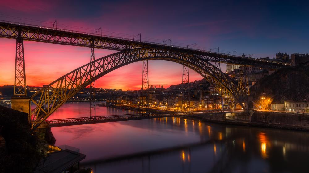 Dom Luís Bridge over River Douro at dusk wallpaper