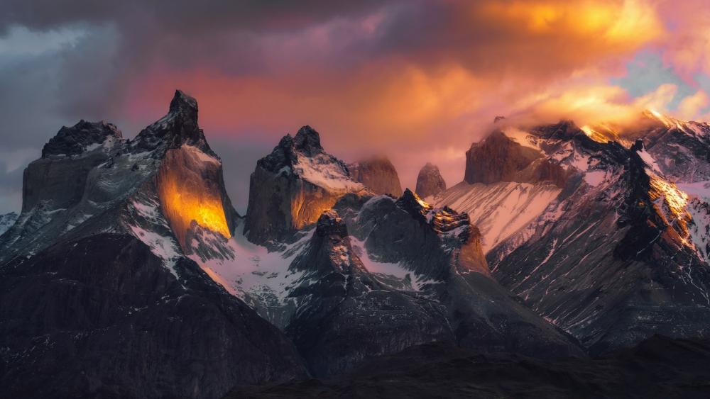Majestic Sunrise Over Cordillera Paine Peaks wallpaper