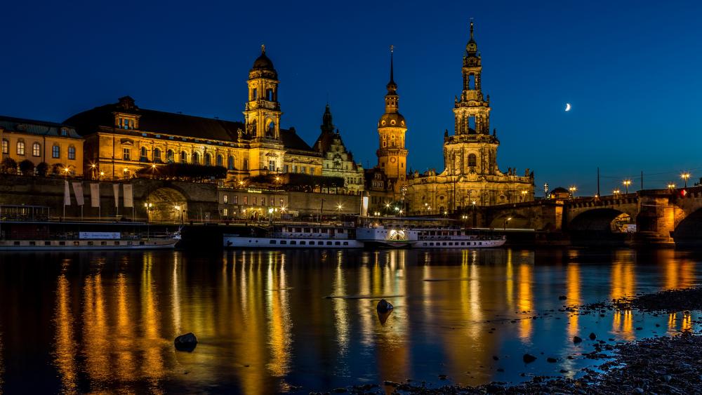 Dresden Cathedral at night wallpaper