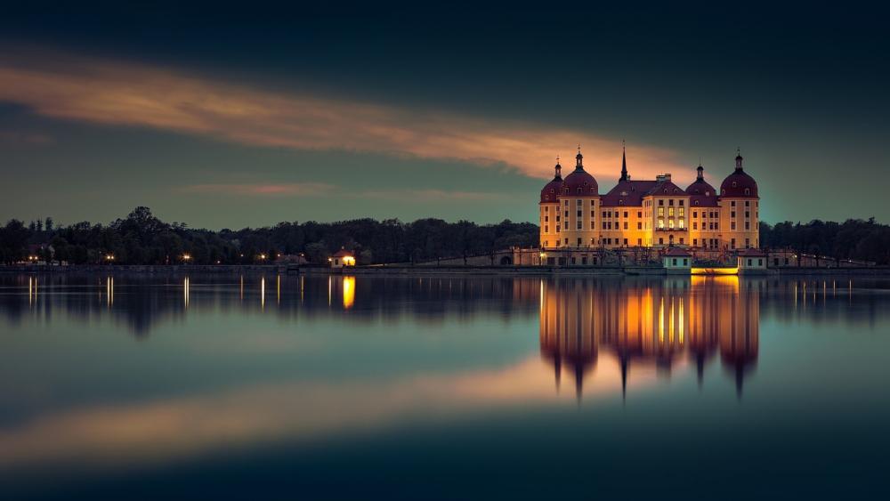Moritzburg Castle reflected in the castle lake wallpaper