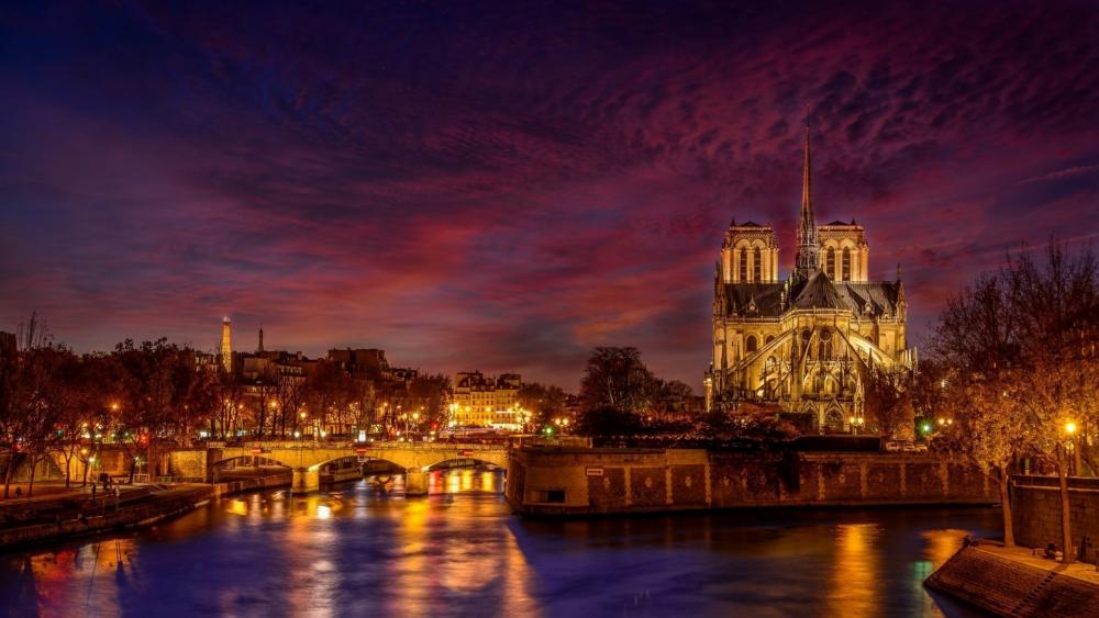 Notre-Dame de Paris at night wallpaper