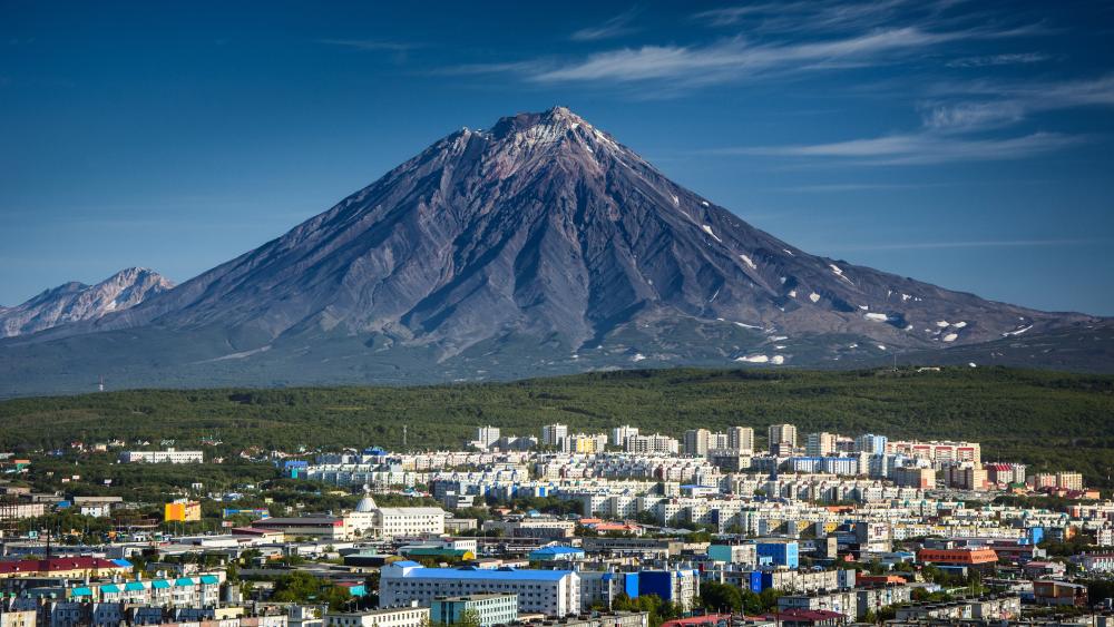 Petropavlovsk-Kamchatsky and Koryaksky volcano wallpaper