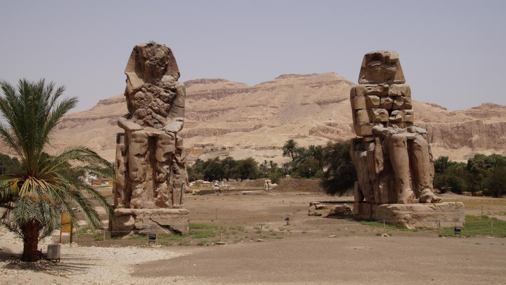 Colossi of Memnon wallpaper