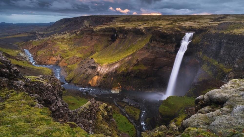 Haifoss Waterfall (Iceland) wallpaper