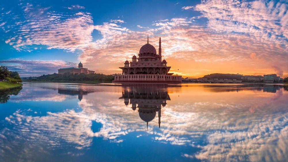 Putra Mosque, Putrajaya, Malaysia wallpaper