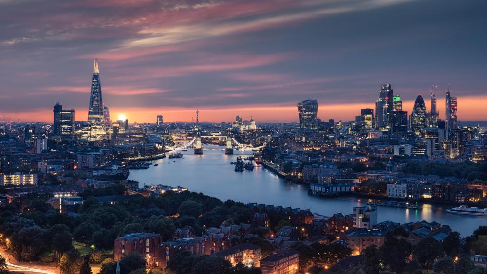 London city view with the River Thames at dusk wallpaper