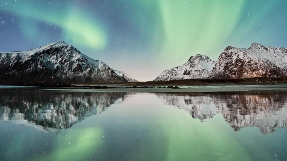 Polar lights over Skagsanden Beach (Norway) wallpaper