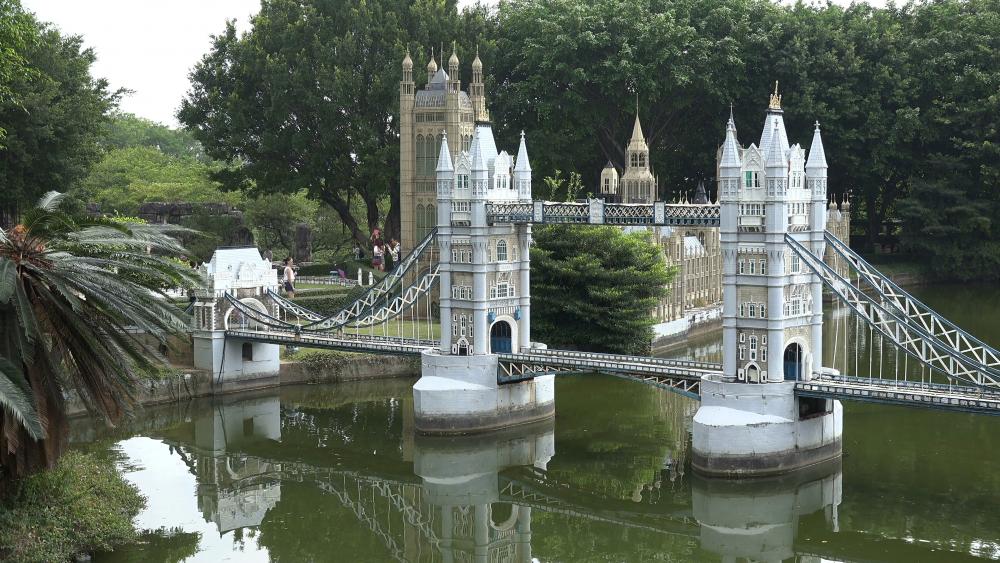 Miniature London Tower Bridge (Window of the World, China) wallpaper