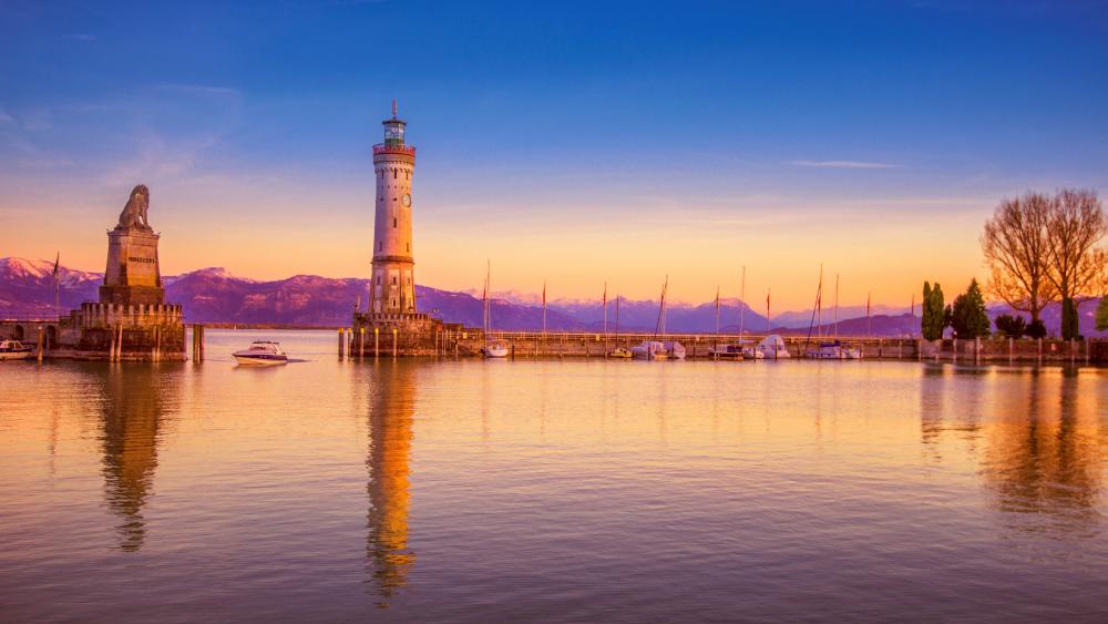 The Lindau Lighthouse and the Bavarian Lion wallpaper