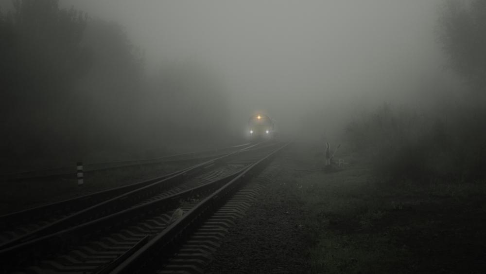 Train appears in Fog wallpaper
