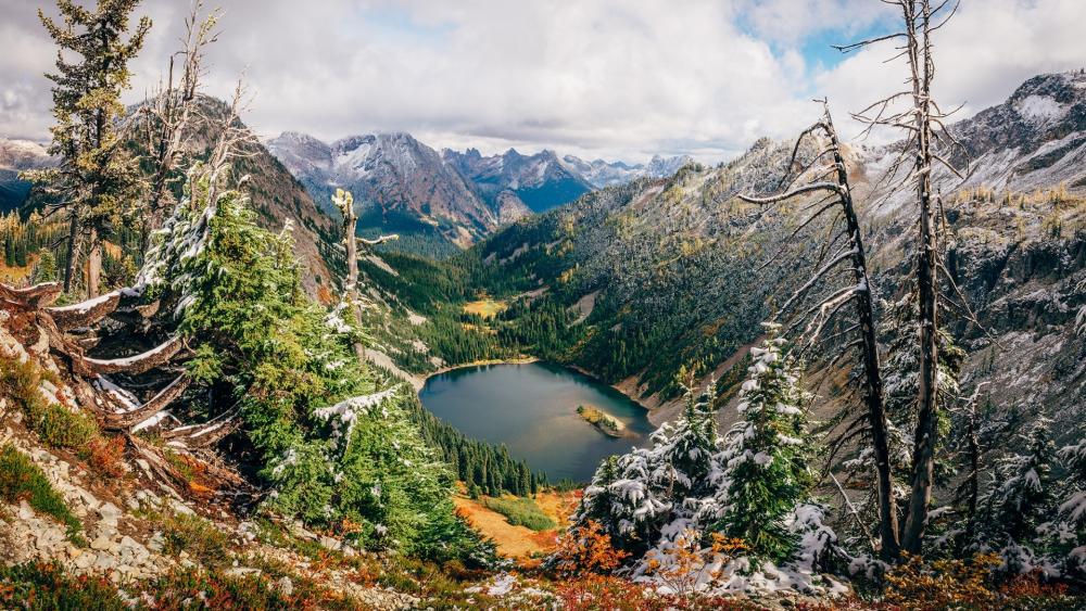 Ann Lake in the Northern Cascade National Park wallpaper