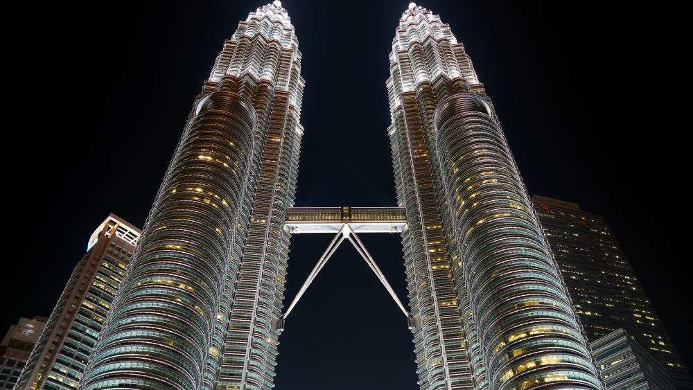 Petronas Twin Towers at Night wallpaper